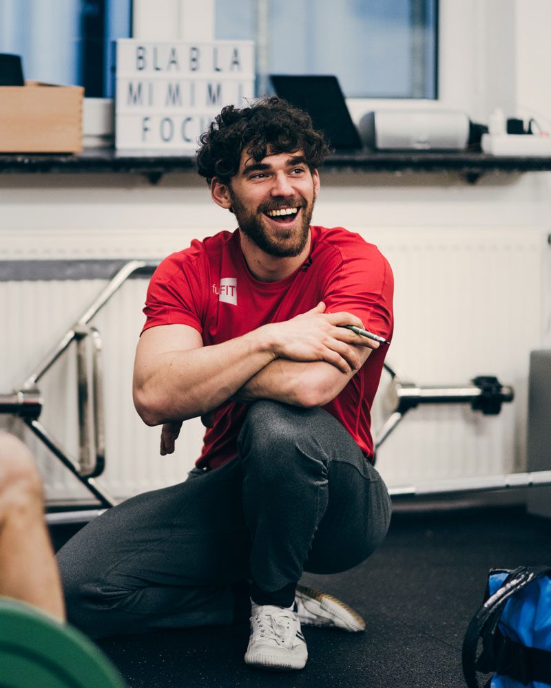 Personal Trainer Elias Brocker bei funcFIT